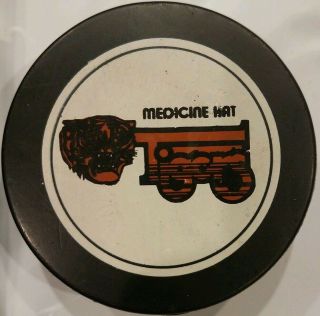 MEDICINE HAT TIGERS WHL VINTAGE VICEROY MFG.  RARE CANADA OFFICIAL GAME PUCK 2