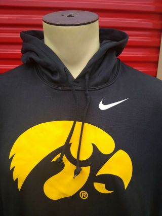 Iowa Hawkeyes Nike Therma - Fit Pullover Hoodie Size Men ' s (XL) Black/Yellow,  EUC 2