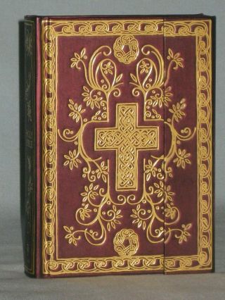2005 Ornate Book The Holy Bible Containing The Old & Testaments
