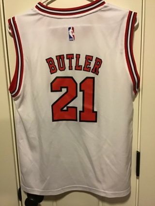 Boys Chicago Bulls Jimmy Butler Jersey in large 2