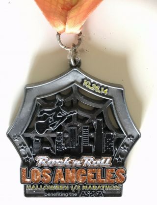 Rock n Roll 1/2 Half Marathon Los Angeles Finishers Medal Halloween Race 2014 2