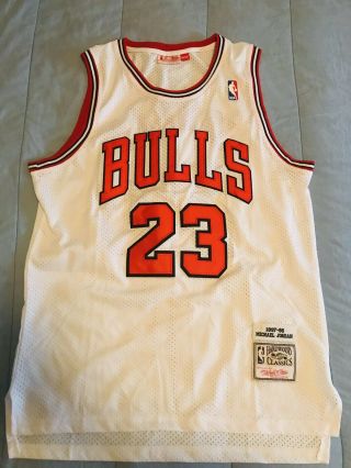 Michael Jordan Chicago Bulls 1997 - 98 Season Jersey Size 40