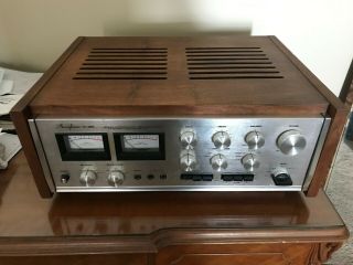 Accuphase E - 202 Integrated Amplifier,  Absolutely Stunning,  Walnut Cabn