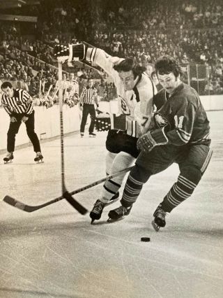 1972 Nhl Press Photo Phil Esposito Gil Perreault Boston Bruins Buffalo Sabres