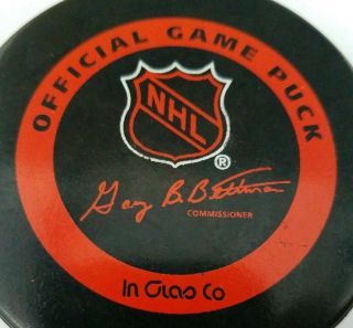 NATIONAL HOCKEY LEAGUE INGLASCO VINTAGE CANADA NHL GARY B BETTMAN GAME PUCK 3