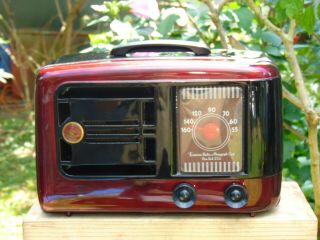 Emerson Model 522 Bakelite Tube Radio With Swirled Catalin Colors.