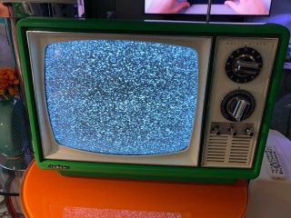 Vintage Green Quasar 1975 B&W Television TV 2
