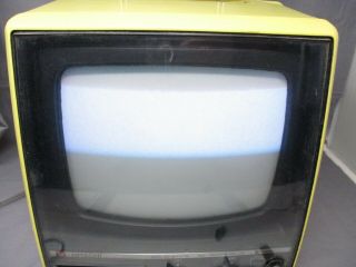 Hitachi CU - 110 Portable Color TV Yellow Retro Gaming CRT 2