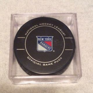 York Rangers Nhl National Hockey League Official Game Puck In Case