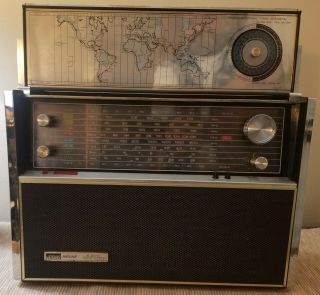 Vintage Montgomery Ward - Airline - Radio Gen - 1481a 8 - Band Solid State Radio