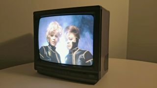 Magnavox Vintage Television Set 1992 13 " Color Tv Rr - 1330 Faux Walnut Cabinet