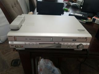 Sanyo Dwm - 3000u Vcr Dvd Combo Progressive Vhs Player Recorder With Remote