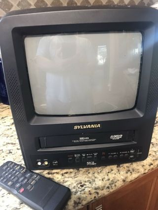 Sylvania 9 " Tv Vcr Combo With Remote - Ssc092 Portable.