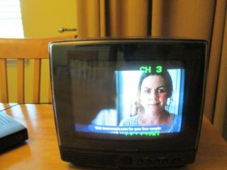 Vtg 1990s Magnavox Portable Small 9 " Color Crt Tv Retro Gaming - No Remote