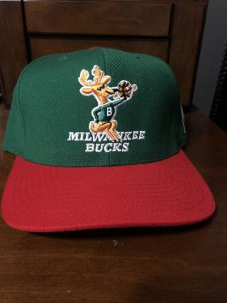 Milwaukee Bucks Mitchell & Ness Green & Red Throwback Snapback Hat