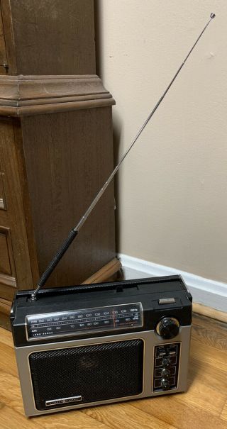 General Electric 7 - 2880b Portable Radio Am/fm Long Range