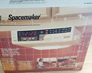 Ge Spacemaker Am/fm Radio Clock Light 7 - 4230 Vintage