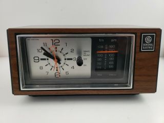 Vintage General Electric Ge 7 - 4550c Walnut Grain Clock Radio Euc