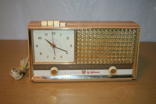 Vintage Pink Sylvania Golden Shield Model 1322 Am Table Radio 2