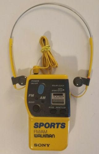 Sony Srf - 9 Fm Am Sports Walkman With Solar Timer And Somy Headphones