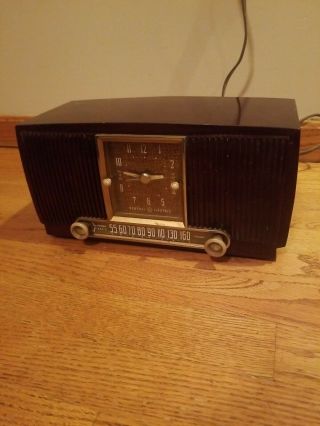 Vintage Ge General Electric Clock Radio Model 551 1952 - 53