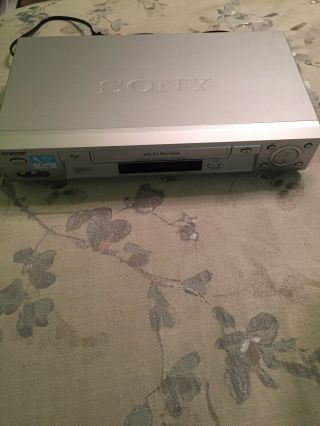 Sony SLV - N700 VHS VCR Hi - Fi Stereo Video Cassette Recorder No Remote 2