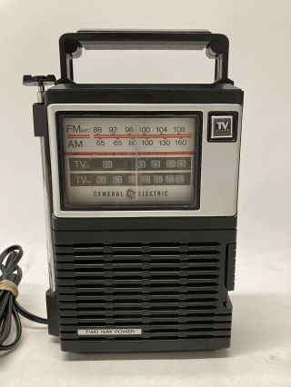 Vinage GE General Electric Model 7 - 2929A AM/FM/TV Audio Portable Radio - 2