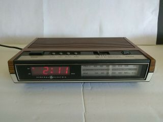 Vintage General Electric Ge Alarm Clock Am/fm Radio Red Led 7 - 4633d Woodgrain