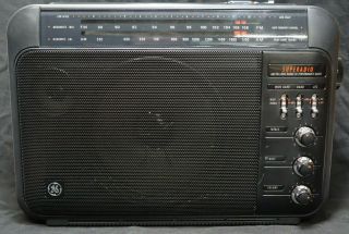 Vintage General Electric Ge Superadio Long Range Am/fm Radio