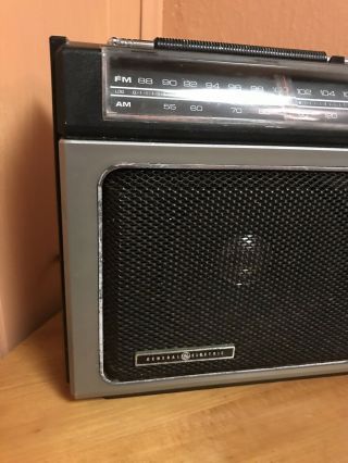 Vintage General Electric AM/FM Radio Model 7 - 2880B Plays Good 2