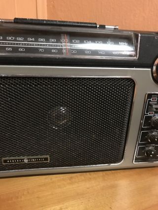 Vintage General Electric AM/FM Radio Model 7 - 2880B Plays Good 3