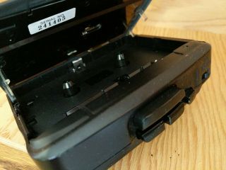 Sony Walkman WM - FX211 Retro Cassette Player & Built - in FM/AM Radio 2