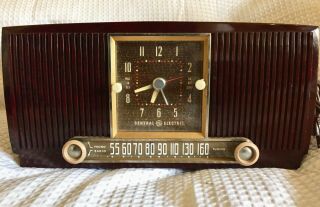 General Electric Vintage Clock Radio Model 551 1952 - 53 Good Shape