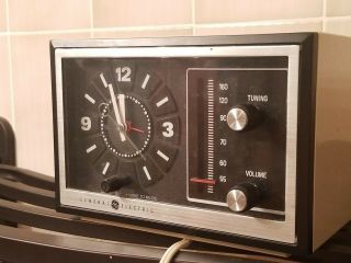 Vintage Beige Ge General Electric Alarm Clock Radio Model C2425a