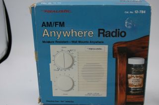 Vintage Realistic Water Resistant Am / Fm Radio Model 12 - 784 Radio Shack Old