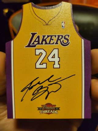 2010 - 11 Panini Threads Kobe Bryant Auto Autograph Jersey Die Cut Lakers 60/99