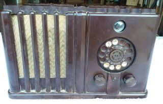Vintage Art Deco Bakelite Radio