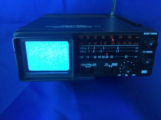 Vintage REALISTIC Portavision Portable VHF/UHF TV and AM/FM Radio modeL 16 - 103 2