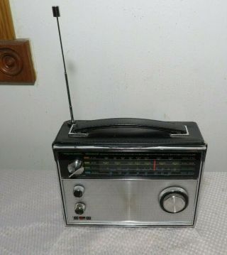 Vintage Realistic Astronaut 4 Solid State Am/fm 4 Band Portable Radio