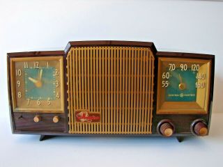Vintage General Electric Bakelite Musaphonic Tube Radio W/alarm Clock Model 590