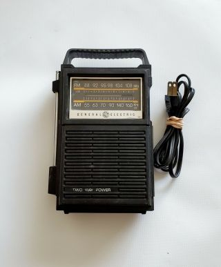 Vintage General Electric Model 7 - 2800a Portable Am/fm Radio