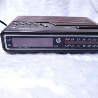 Vintage Ge Digital Clock Am/fm Radio Alarm General Electric Model 7 - 4612b
