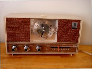 Vintage General Electric Am Radio & Alarm Clock,  Solid State Dual Speaker