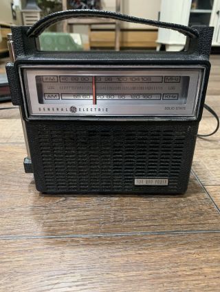 Vintage General Electric Solid State Two - Way Power Am Fm Portable Radio 7 - 2818f