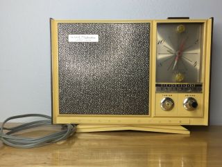 Vintage Sears Silvertone Instant Sound Solid State Am Radio With Clock Model 42