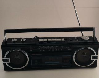Soundesign Am - Fm Stereo Receiver/cassette Recorder Boombox 4628blk