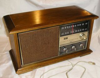 Vintage Rca Victor Table Top Radio Solid State Model Rhc 49s Pecan D -