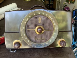 1950’s Zenith Radio Corp.  Model K725 Tabletop Am/fm Radio