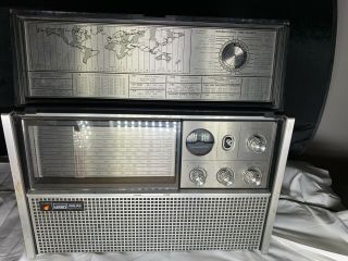 Vintage Montgomery Ward - Airline - Radio Gen - 1488a 8 - Band Solid State Radio