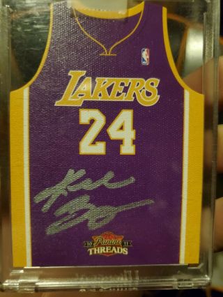 2010 - 11 Panini Threads Kobe Bryant Auto Autograph Jersey Die Cut Lakers 97/99